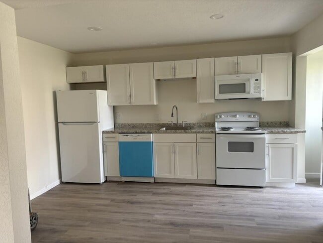 Photo - 210 W 5th St