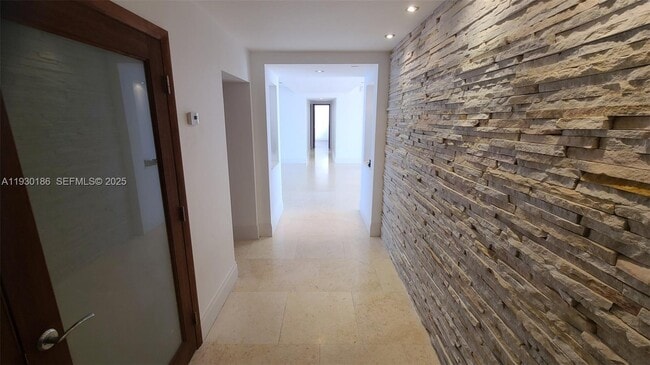 Photo - 1000 Venetian Way Unidad 1502