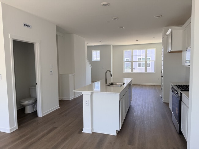 Photo - 563 Yosemite Wy