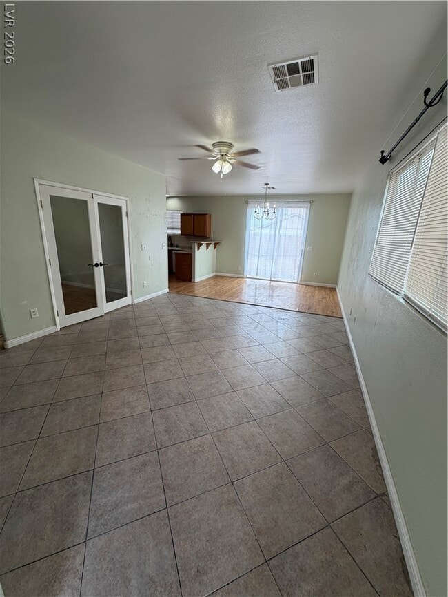 Photo - 3814 Kit Fox St