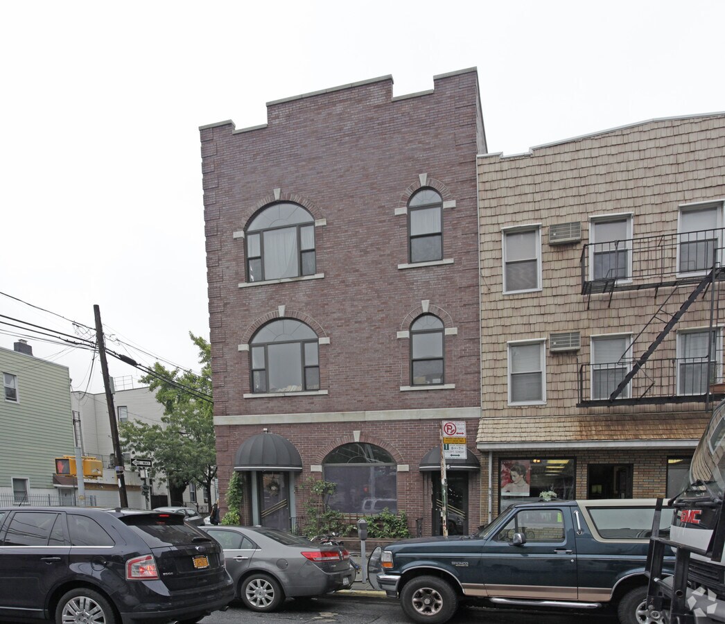 Photo - 436 Graham Ave