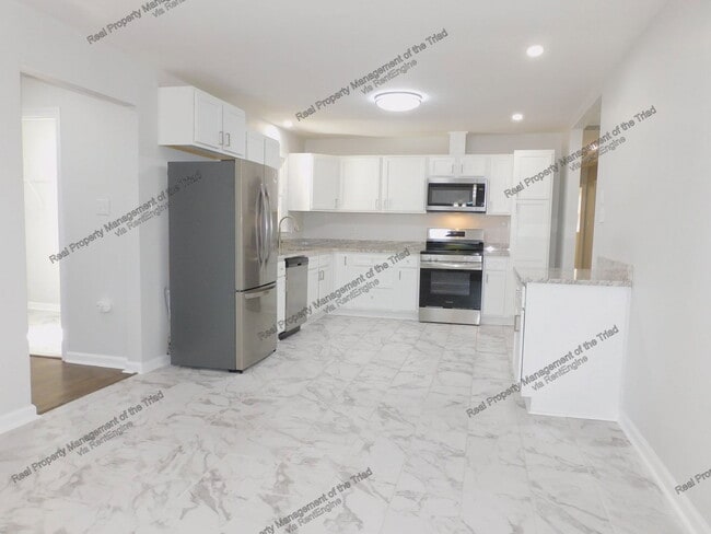 Photo - 2206 Dulaire Rd