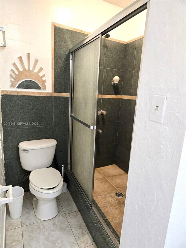 Photo - 4610 SW 40th St Unit 1