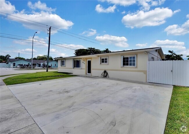 Building Photo - 10700 SW 63rd St Rental