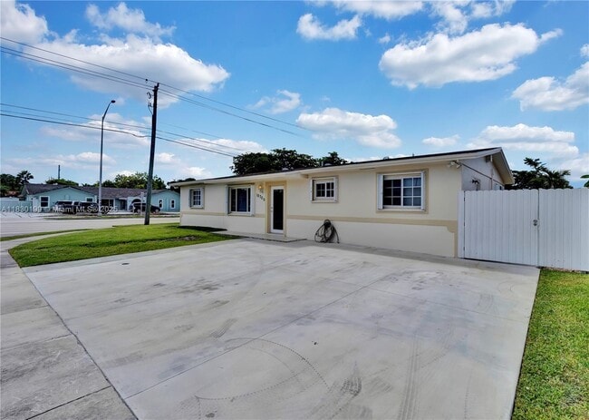 Building Photo - 10700 SW 63rd St Rental