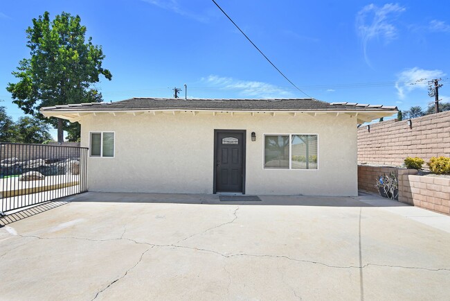 Photo - 1913 N Vallejo Way Unidad 1913 N Vallejo Way #B