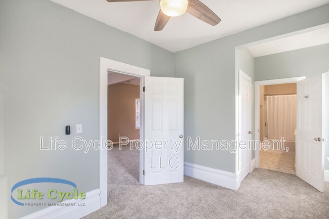 Photo - 160 Carrier St NE Unidad 2