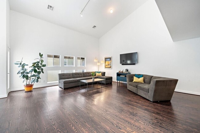 Photo - 441 Meadow St