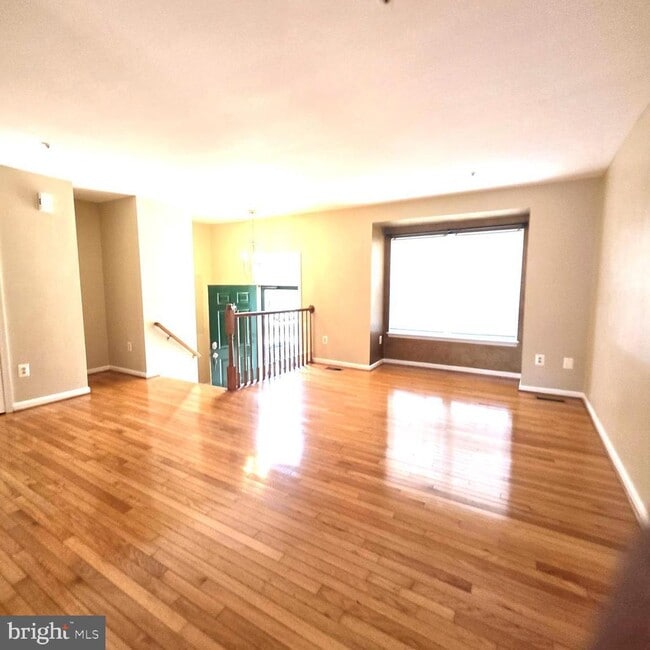 Photo - 940 Newington Ct