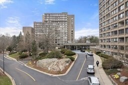 Photo - 250 Hammond Pond Pkwy Condominio Unidad 1203N