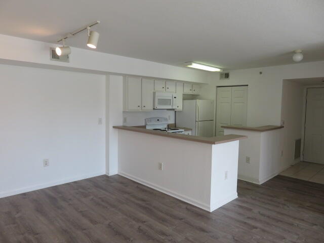 Photo - 181 SW Palm Dr Unit 206