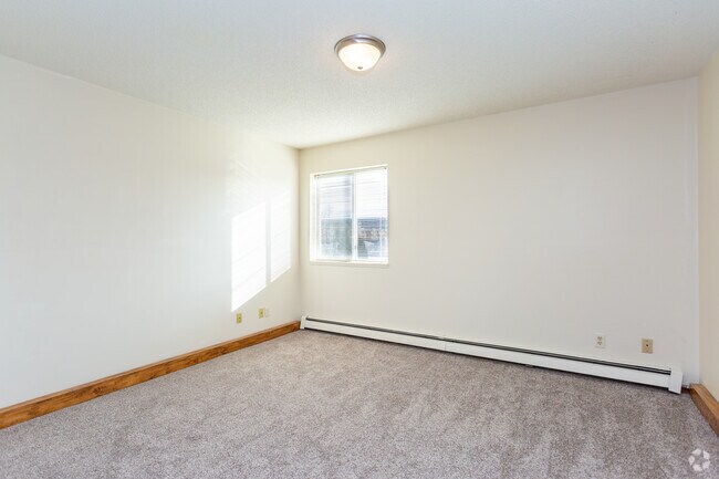 1 BR, 1 BA - 750 SF