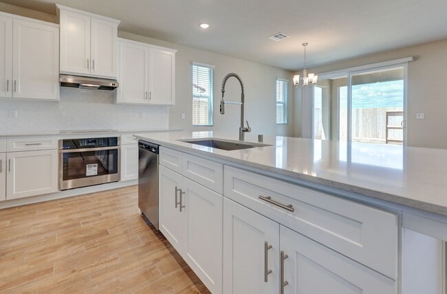 Photo - 857 Halford Ln