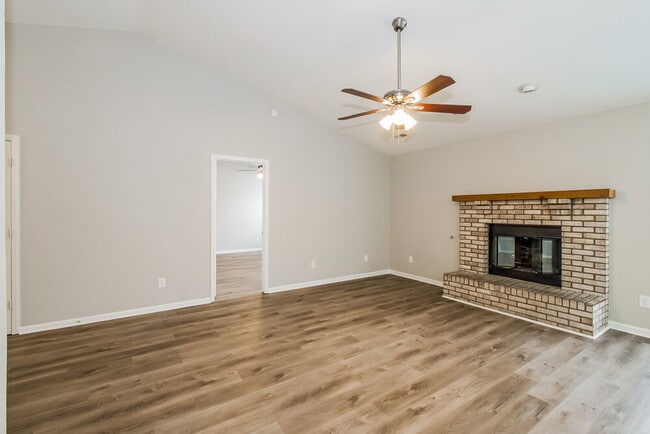 7645 Blue Willow Dr