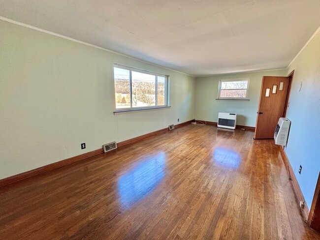 Photo - 2067 Castleton Rd