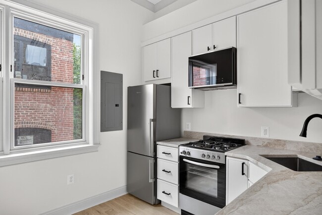 Photo - 311 East Capitol St SE Unidad #9