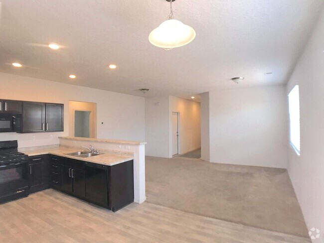 Building Photo - Spacious 4 Bedroom Los Lunas Home. Open la...
