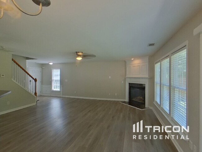 Photo - 3281 Saville St SW