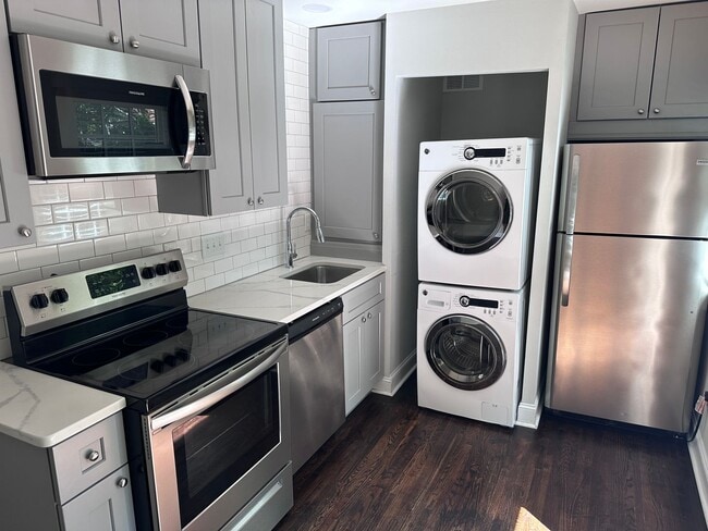Beautifully Renovated Apartment in Wilmore! - Beautifully Renovated Apartment in Wilmore!