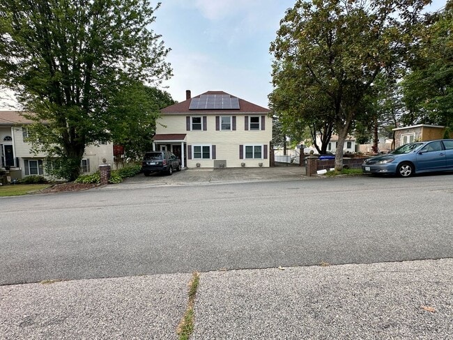 Building Photo - 6 Piave St Rental