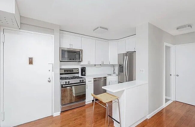 Photo - 333 E 45th St Unit 333 E 45th St #24F