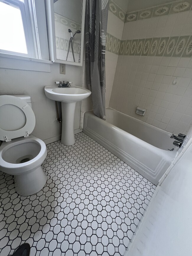 Photo - 2612 Canal St