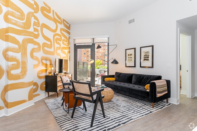 1BR, 1BA w/ Den - 730SF