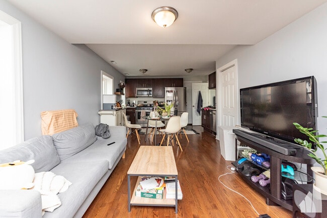 2335 W Moffat St Unit 3