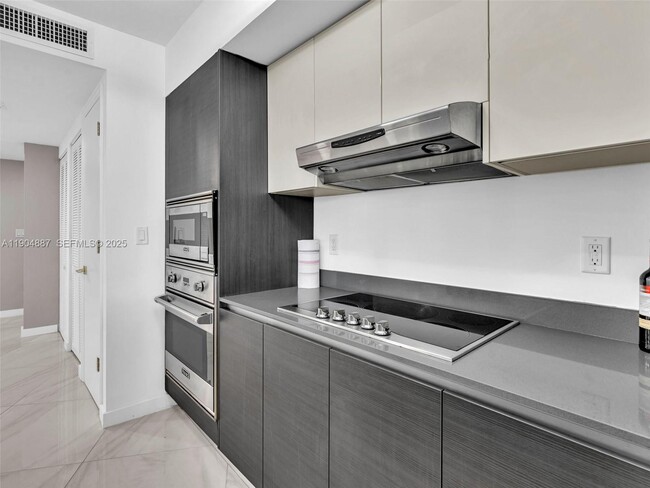 Photo - 9821 E Bay Harbor Dr Unit 302