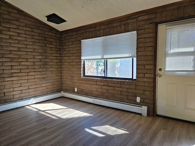 1105 Santa Clara Ave
