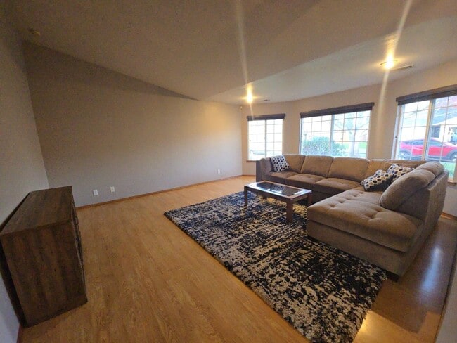 Photo - Pet friendly! 3DB/2BA Fortuna home on quiet road!