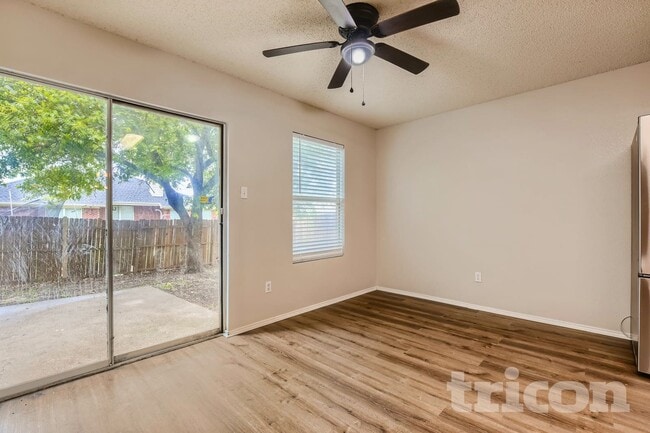 Photo - 4877 Trail Hollow Dr