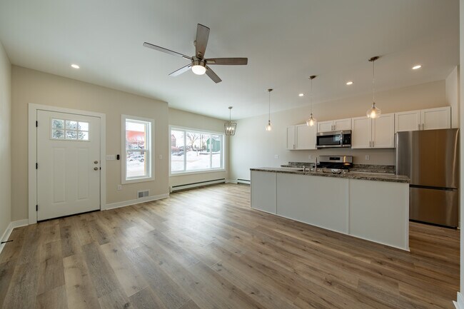 Photo - 412 W Baraga Ave