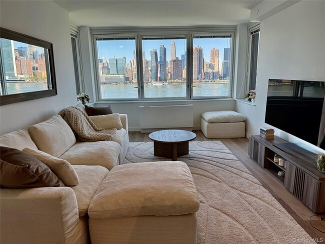 Photo - 52-03 Center Blvd Unit 928