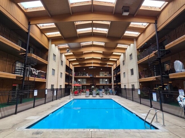 Piscina - Tropicana Apartments