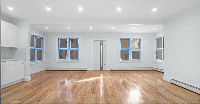 Photo - 158-29-15875 75th Ave