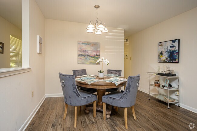3BR, 2BA - 1,525SF