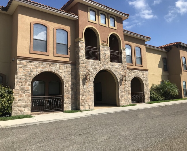 Building Photo - 2815 Mimosa St