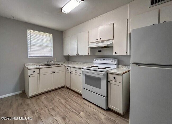 Photo - 1134 Woodruff Ave Unit 3