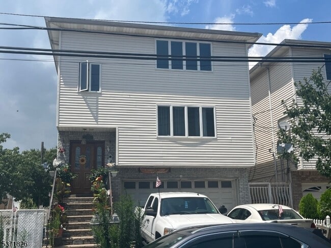 Building Photo - 33 George St Unit 33 Rental