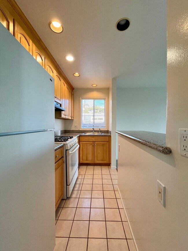 Photo - New-2Bed/1Bath With Bay Views and Walk to ... Unit A