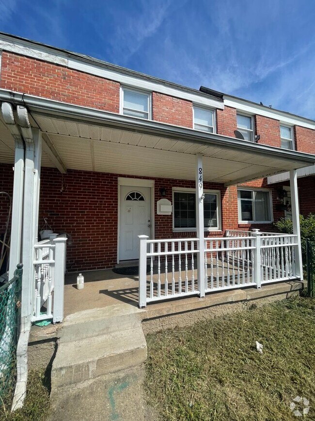 Building Photo - Freshly Painted 3 Bedroom House with Basem...