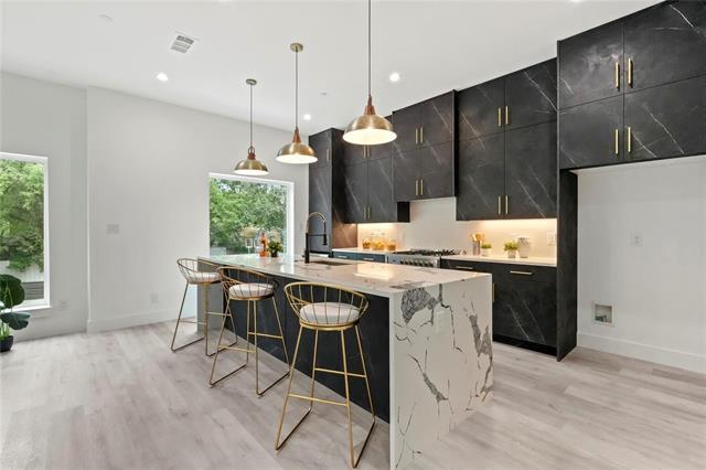 Photo - 935 W Twelfth St