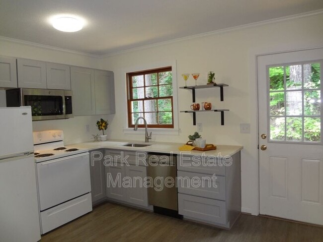 Photo - 432 S Greensboro St