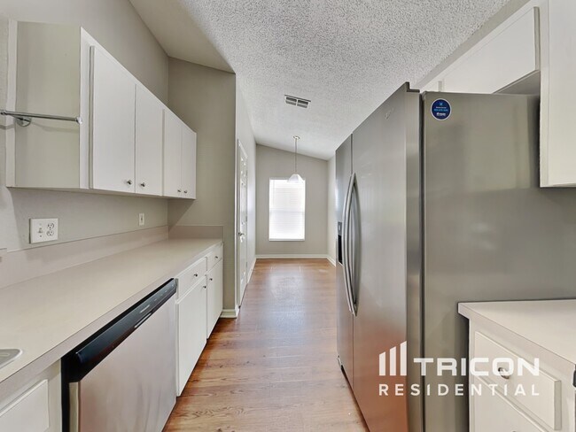 Photo - 7833 Manor Dr