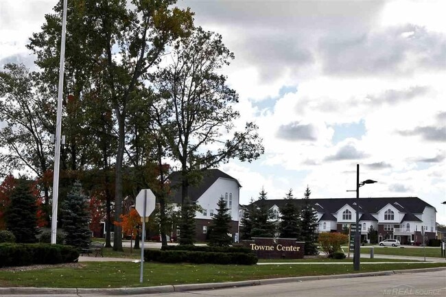 Building Photo - 8459 Towne Center Cir