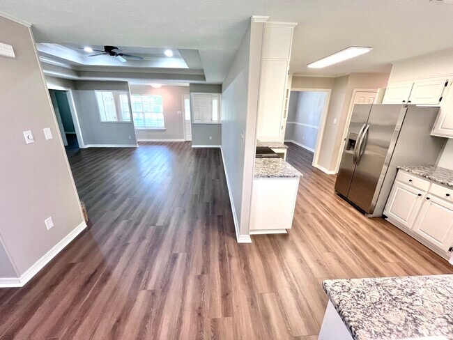 Building Photo - 2235 Millwood Dr Rental