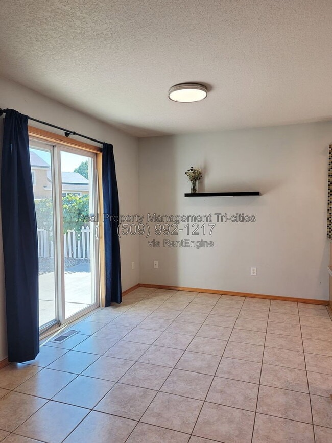 Photo - 476 Satus St