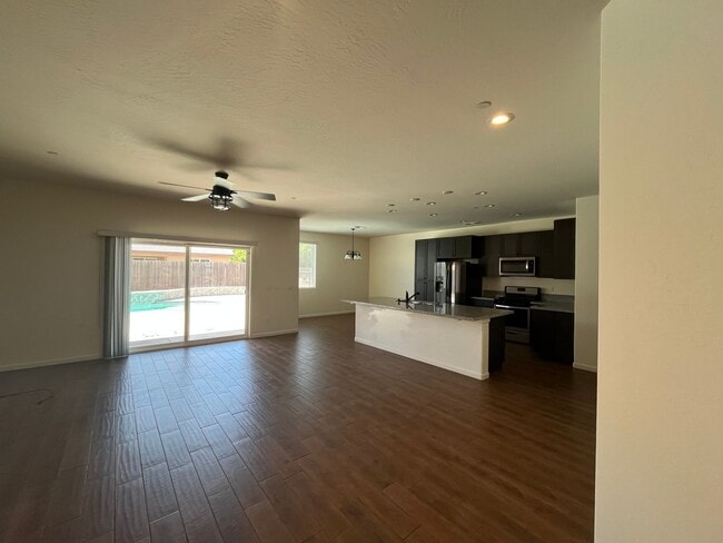 Photo - beautiful three bedroom home with sparkling pool in Visalia