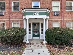 Building Photo - 13793 Cedar Rd Unit 204